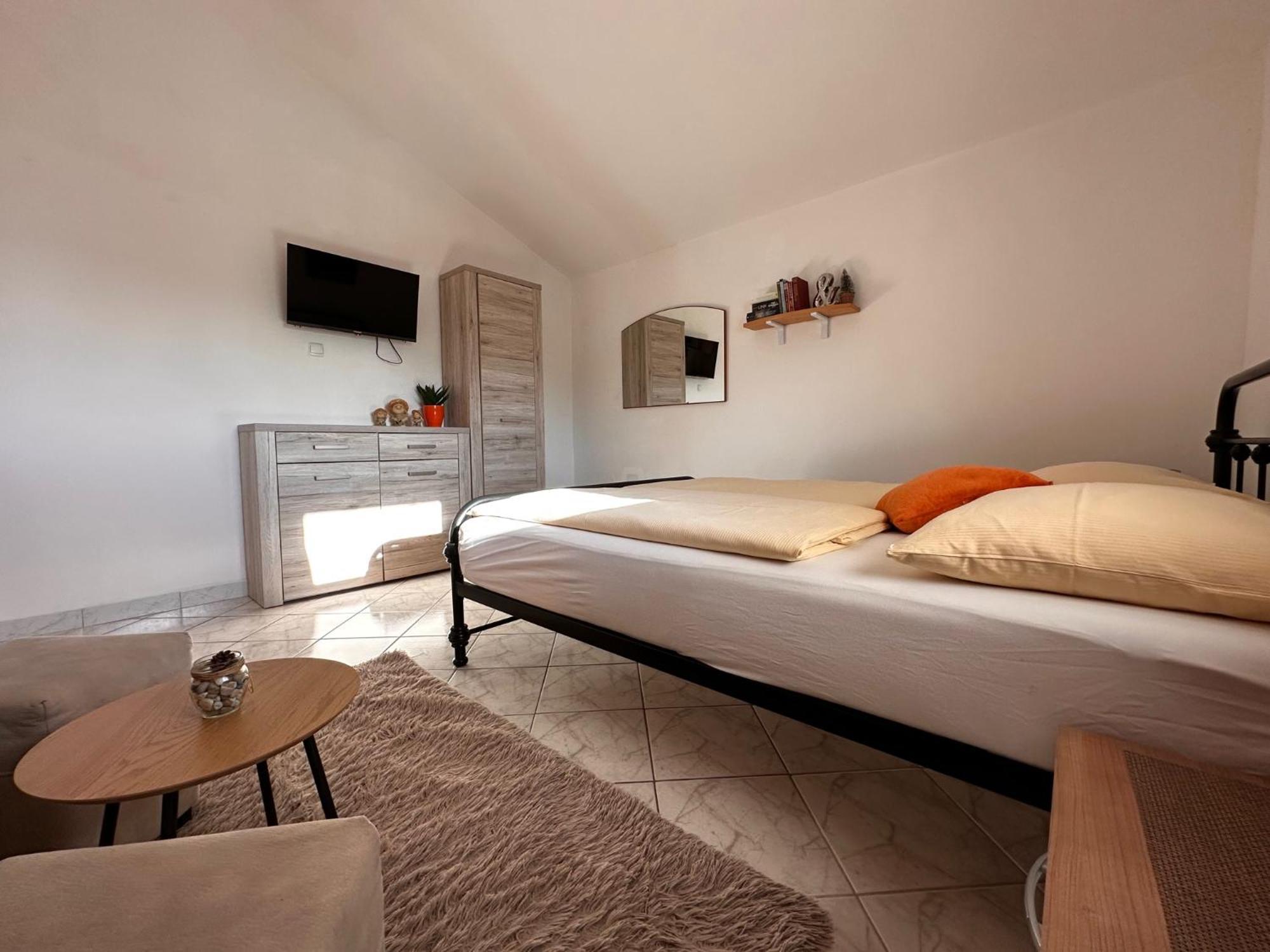 Apartments Hajl 크르크 외부 사진